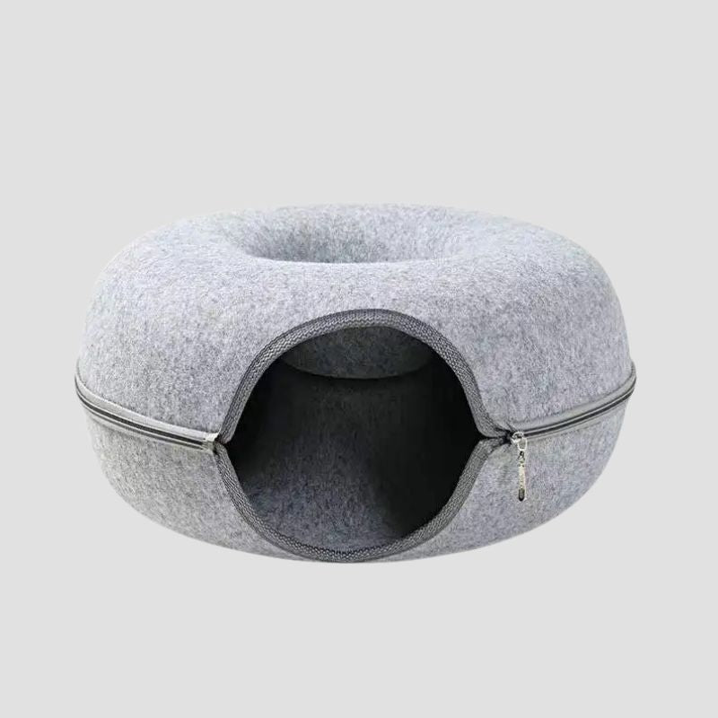 Lit pour chat en forme de donut gris clair.