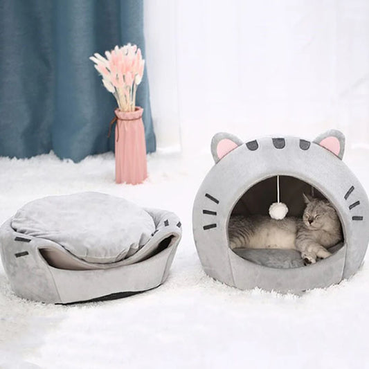 Niche à chat de forme de chat grise en position pliée et normale, et une balle suspendue au milieu avec un chat gris endormi dedans.