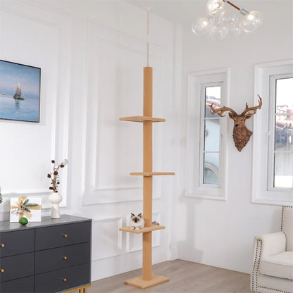 Arbre a chat bois beige en sisal avec cinq niveaux avec un chat blanc assis dessus.