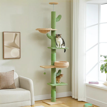 Arbre a chat bois cactus vert en sisal et deux chats assis dessus.