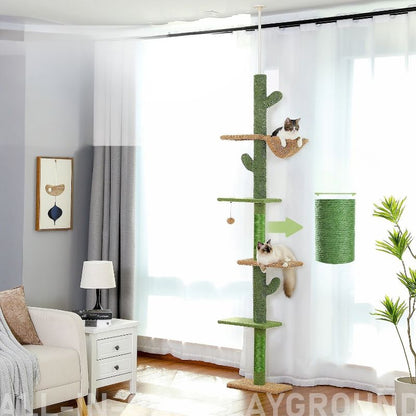 Arbre a chat bois cactus vert en sisal et deux chats assis sur le hamac et la planche.