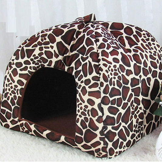 Niche pour chaton en forme d'igloo et de couleur léopard .