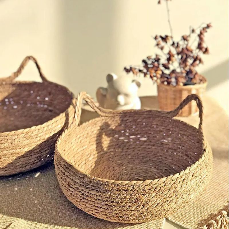 Panier osier chat beige avec deux formes d'oreilles de chat.